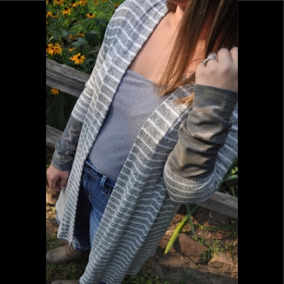 Pretty Gray and White Striped Cardigan  Size L  NWT - Picture 5 of 13